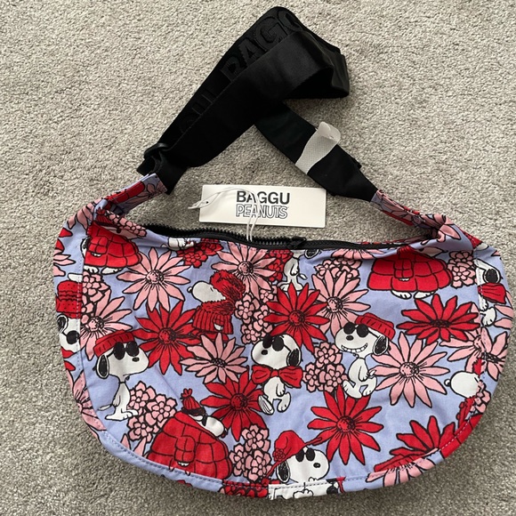 BAGGU Handbags - Baggu Peanuts Medium Crescent Bag Floral Snoopy